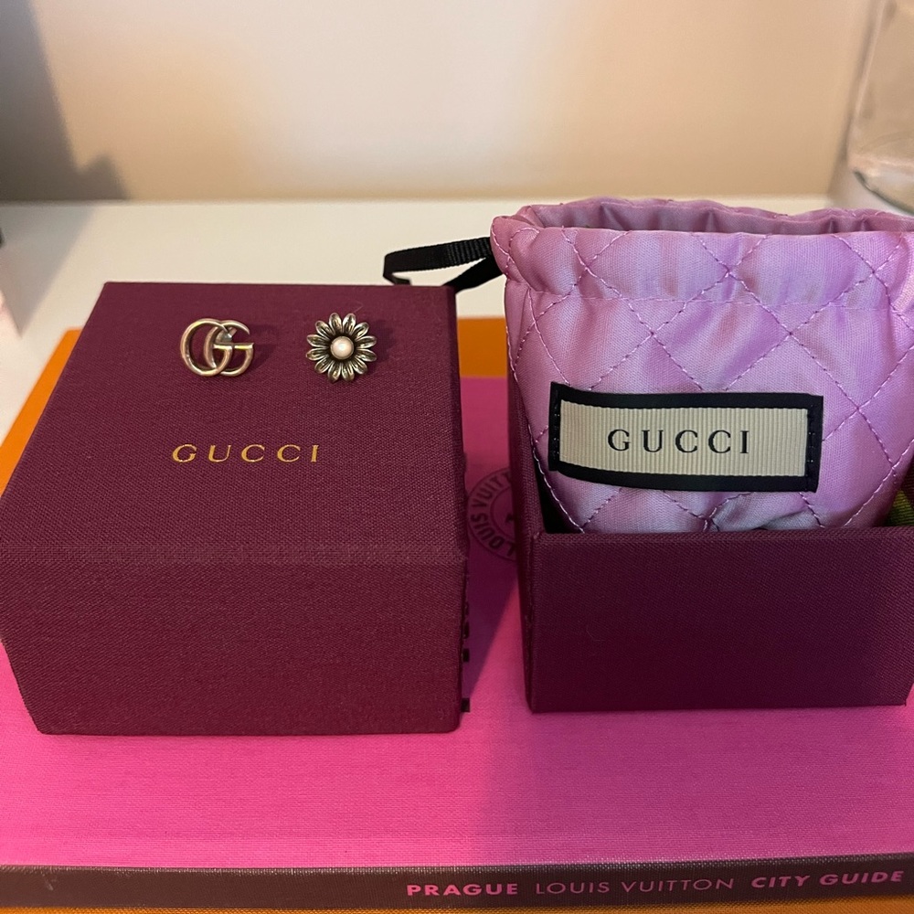 ð¥SOLDð¥Gucci DOUBLE G FLOWER STUD EARRINGS - Picture 1 of 4